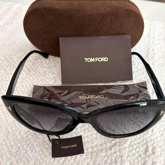 TOM FORD BLACK ANYA CAT EYE SUNGLASSES TF762 POLARIZED - Picture 6 of 8